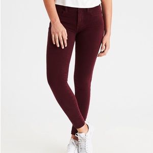 AEO DENIM X4 JEGGING in the color Wine, Size 10